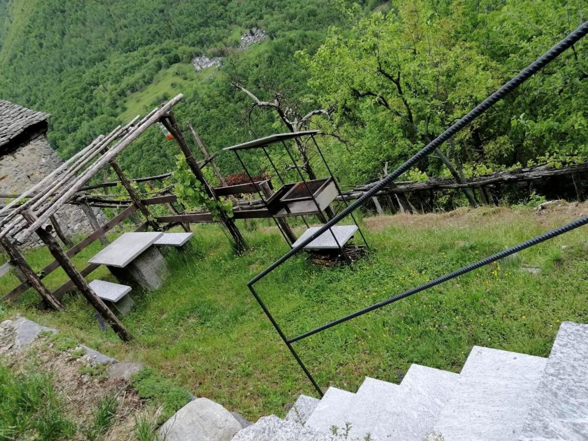 Casa Vacanze La Carbunera Villa Domodossola Exterior foto