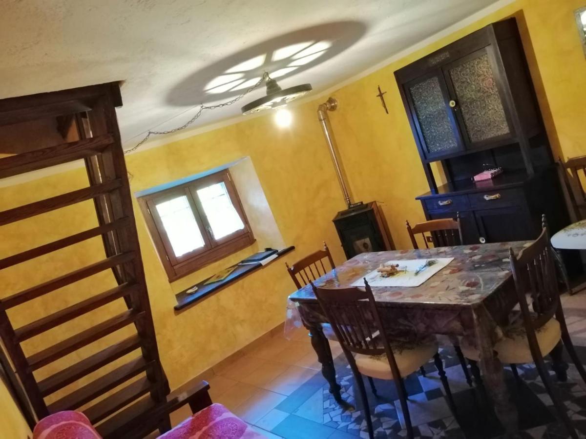 Casa Vacanze La Carbunera Villa Domodossola Exterior foto