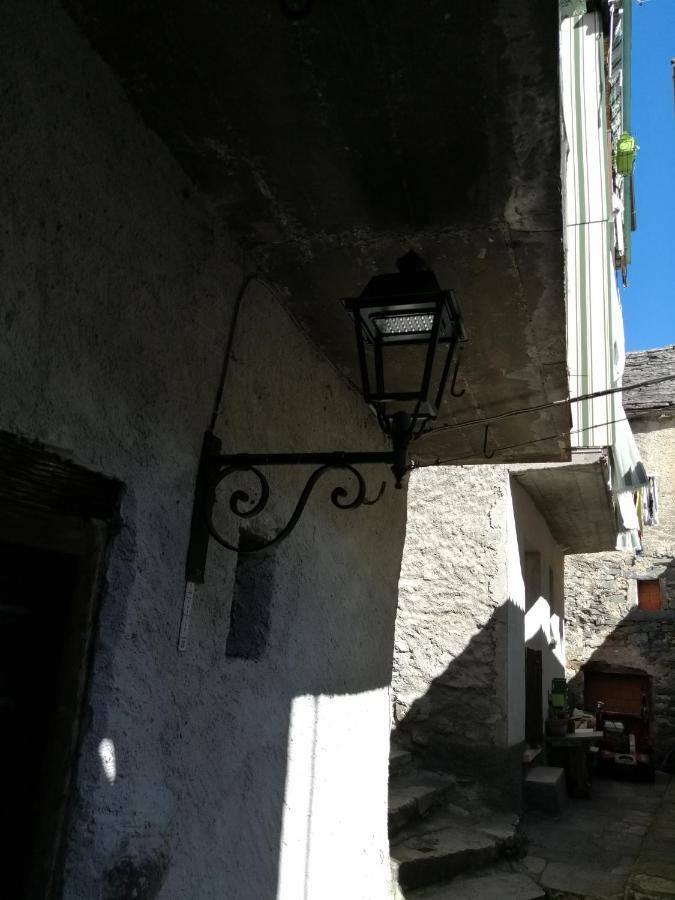 Casa Vacanze La Carbunera Villa Domodossola Exterior foto