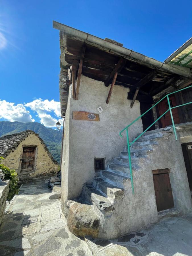Casa Vacanze La Carbunera Villa Domodossola Exterior foto
